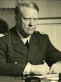 200px-Portrett_av_Vidkun_Quisling_i_uniform.jpg