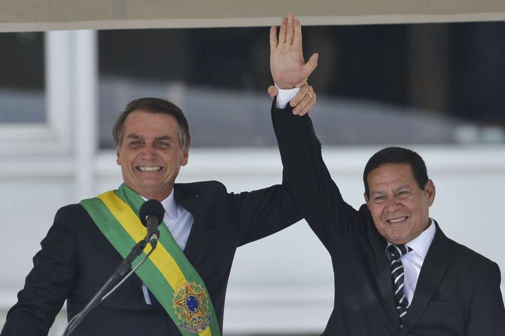 Bolsonaro-and-Mourao-at-swearing-in-photo-by-Marcelo-Camargo-AgBr.jpg