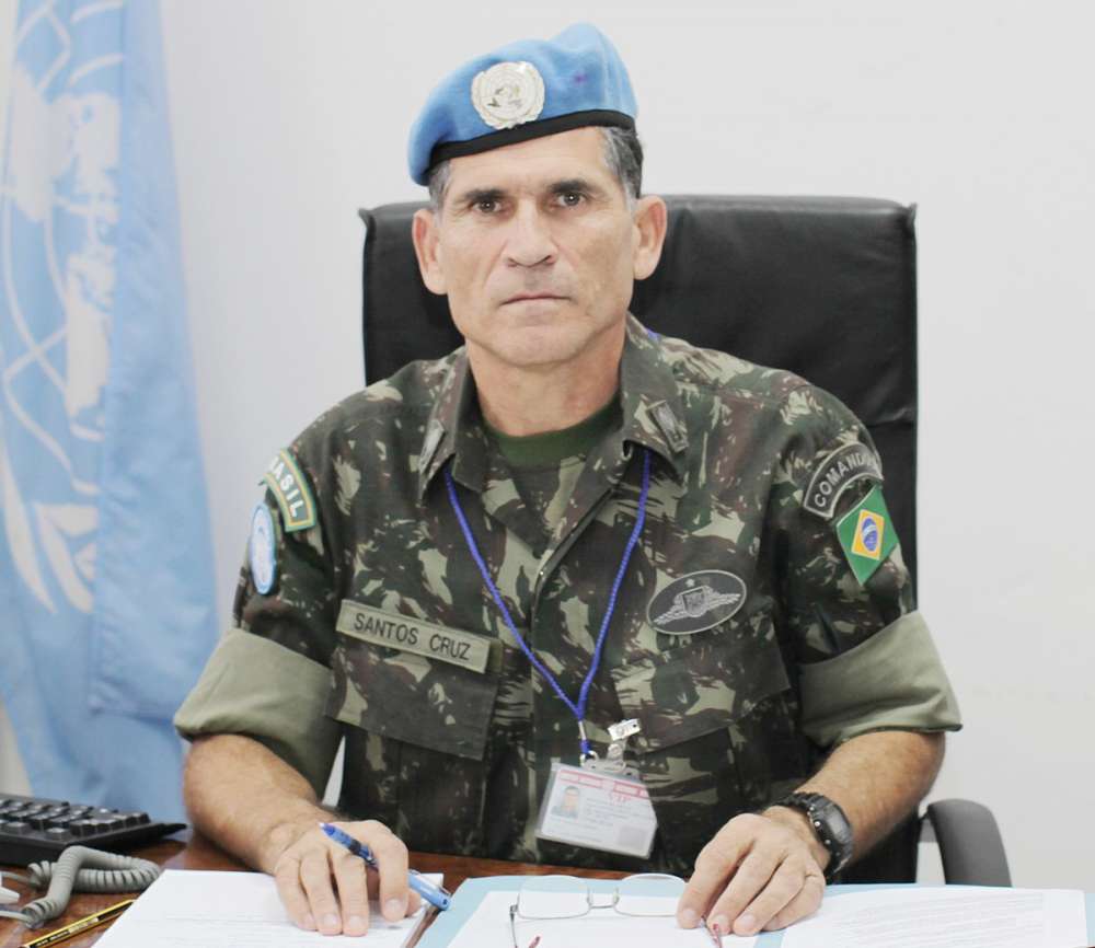 1200px-Lieutenant_General_Carlos_Alberto_dos_Santos_Cruz_(Brazil)_Force_Commander_(8969161515).jpg