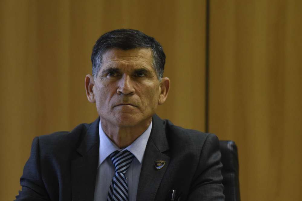 general-de-divisao-carlos-alberto-dos-santos-cruz-anunciado-por-bolsonaro-para-assumir-secretaria-de-governo-1543238230691_v2_1920x1281.jpg
