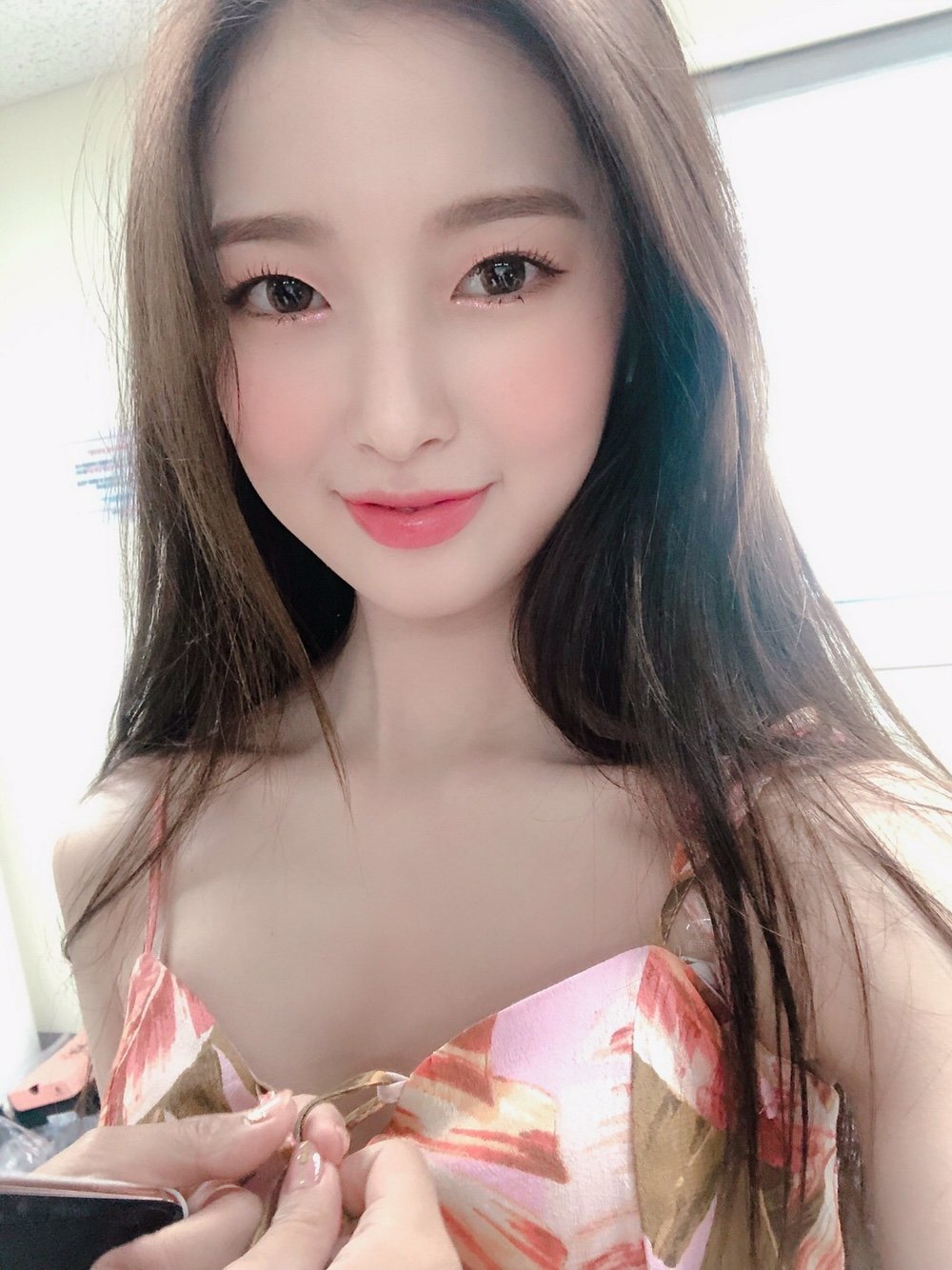 아린 젖탱이 가슴을 보여줄려는 아린이... | 걸그룹/연예인 | 일베저장소