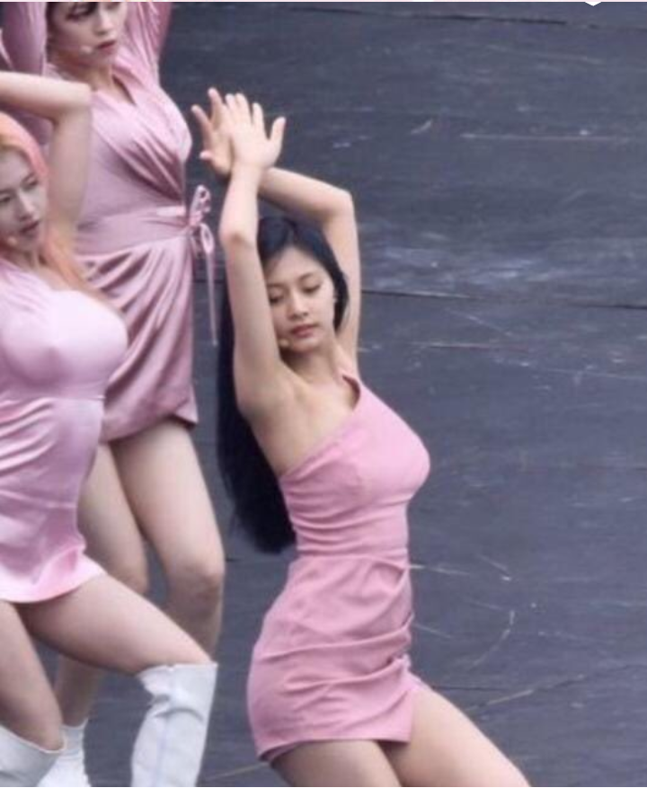 연예인 ㄲㅈ 노출 사나 꼭지노출?? | 걸그룹/연예인 | 일베저장소