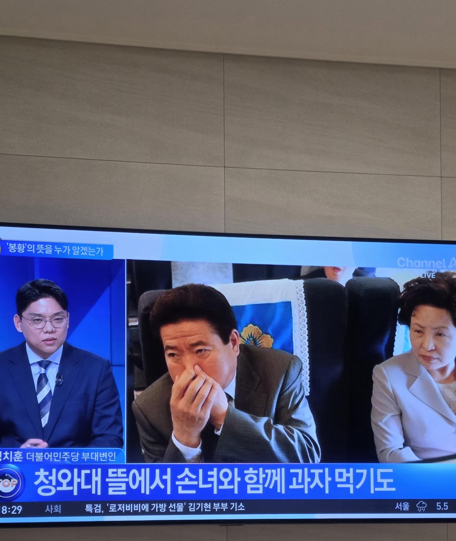 노무현 익살스러운 표정 카메라에 포착 ㄷㄷ | 일간-베스트 | 일베저장소